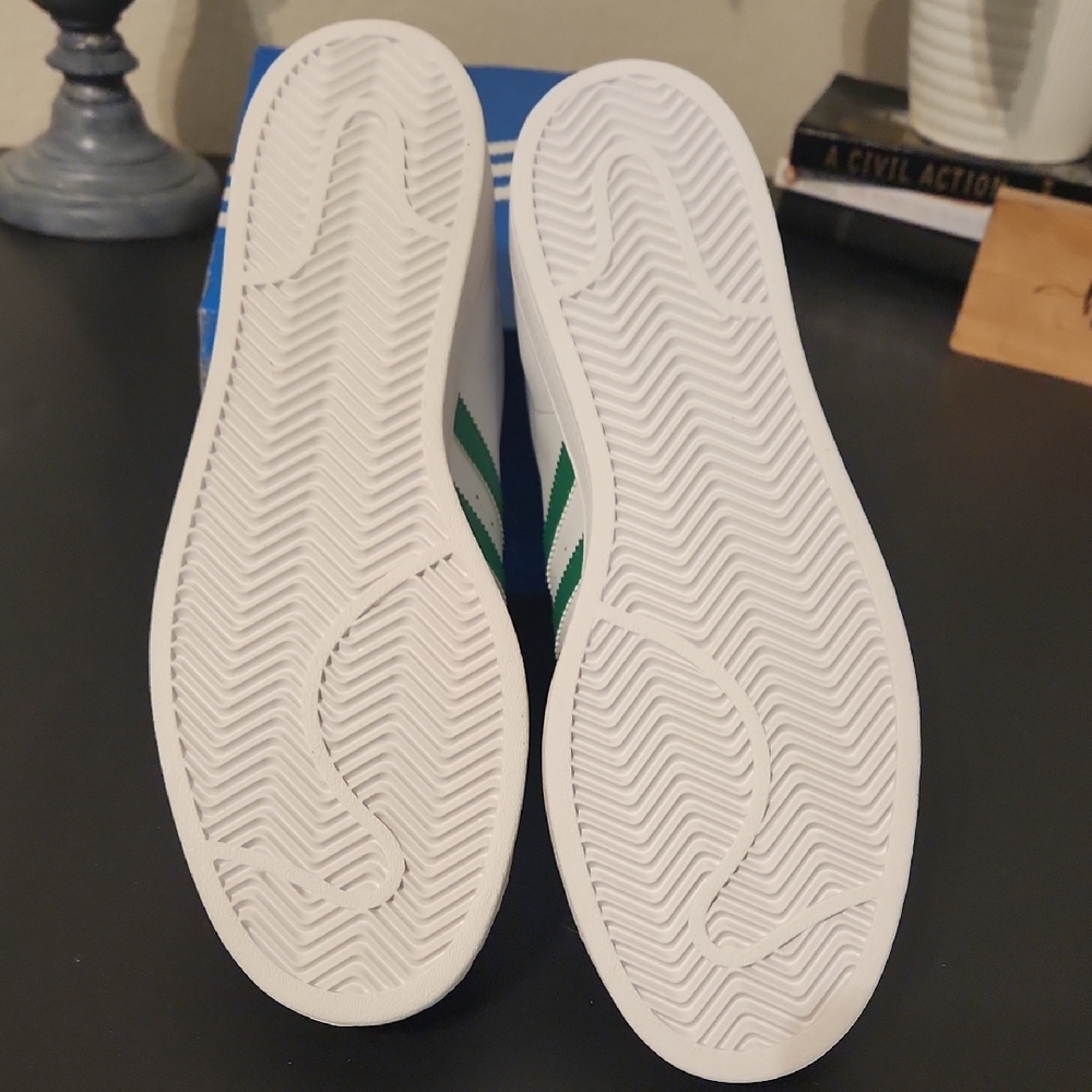 Adidas Classic White and Green Sneakers - Picture 7 of 8